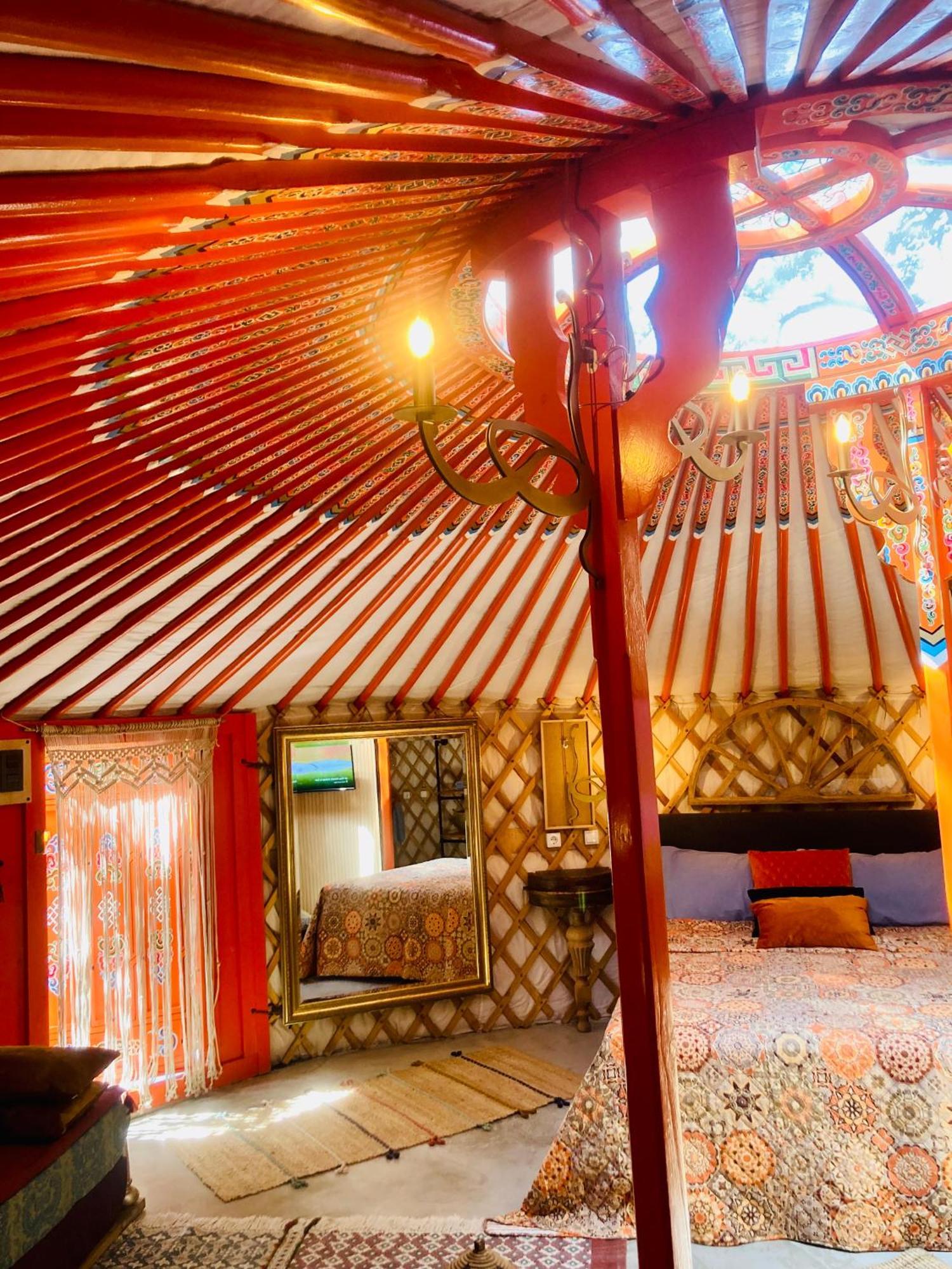 Yurta Arco Iris Hotel Riba Roja De Turia Bagian luar foto